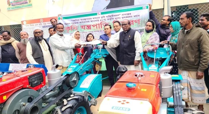 বিতরণ করা হলো কৃষি যন্ত্রপাতি | সারা সপ্তাহের খবর 